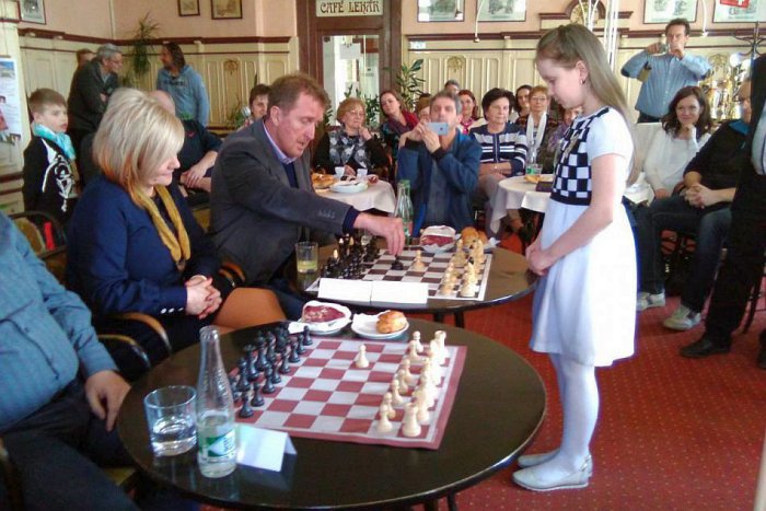 Ilustračný obrázok k článku FOTO: Malá šampiónka z Lučenca bodovala v simultánke. S 9 súpermi ani raz neprehrala