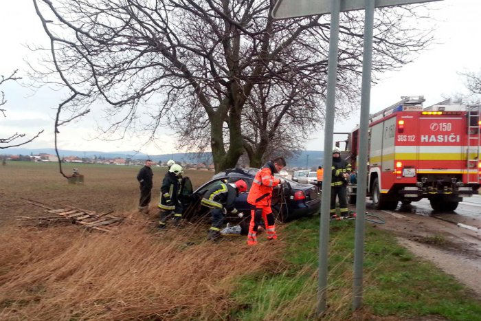 Ilustračný obrázok k článku Čelná zrážka dvoch vozidiel pri Bratislave. Z auta vyslobodzovali zakliesnených