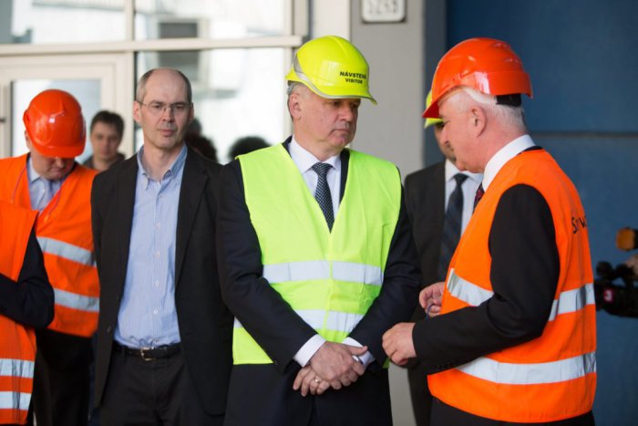 Ilustračný obrázok k článku A. Kiska si v Ružomberku prezrel najväčší papierenský stroj na Slovensku