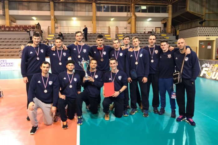 Ilustračný obrázok k článku Volejbalisti Nitry zvládli záverečný boj na Mevza Cup-e: Patrí im bronz!