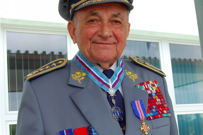 Ilustračný obrázok k článku Rozlúčka s generálom Muržicom: Radnica zabezpečila pre Mikulášanov autobus