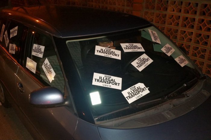 Ilustračný obrázok k článku Taxikári vyhlásili vojnu Uberu: Urobíme všetko preto, aby vypadol z nášho mesta