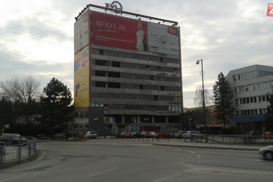 Ilustračný obrázok k článku Pracovný ruch okolo strašiaka v centre Považskej: Čo sa deje s Diamonom? FOTO