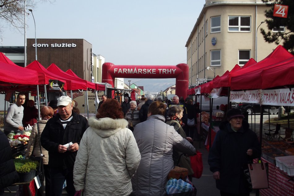 Ilustračný obrázok k článku FOTOREPORTÁŽ: Do Hlohovca sa po zime vrátili Farmárske trhy
