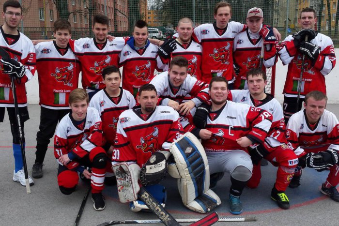 Ilustračný obrázok k článku Hokejbalová liga v Prešove: Padli debakle, jeden duel museli predčasne ukončiť