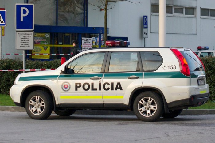 Ilustračný obrázok k článku Neskutočná brutalita únoscov. Muža mali v Lučenci biť kladivom po rukách a nohách