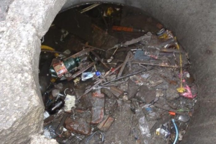 Ilustračný obrázok k článku Znečistené kanalizácie v Mikuláši: Vodári v nich našli už aj mŕtvu ovcu