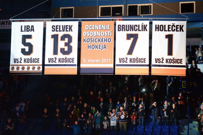 Ilustračný obrázok k článku Príležitosť, aká tu ešte nebola: Vydražte si dresy košických hokejových legiend!
