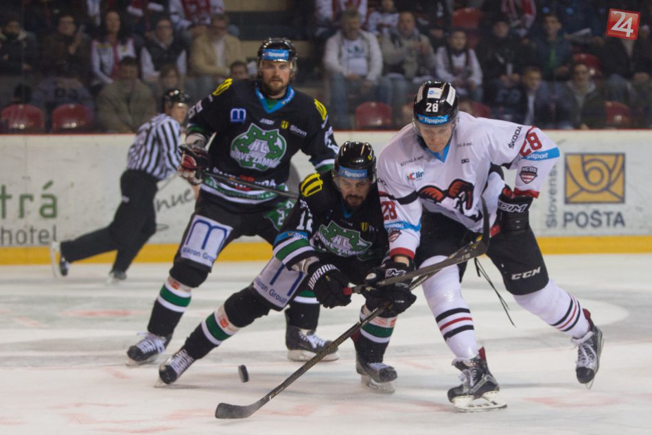 Ilustračný obrázok k článku Napätý duel na ľade Nových Zámkov. Bystrickí barani bojovali až do predĺženia