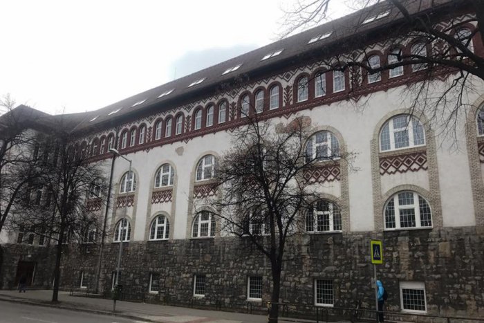 Ilustračný obrázok k článku Na rekonštrukcii gymnázia sa finišuje: Kedy by mali práce skončiť?