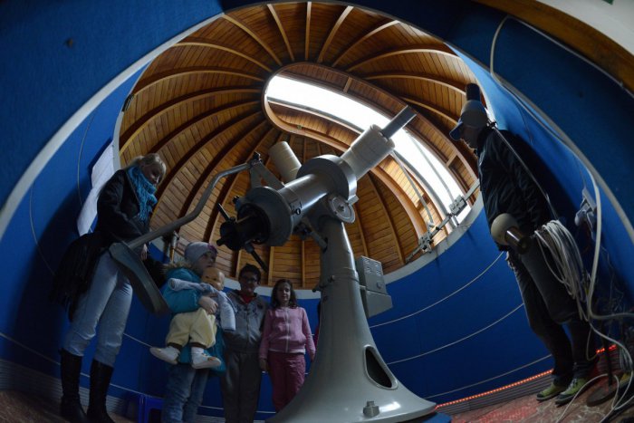 Ilustračný obrázok k článku Zdvihnite hlavu k oblohe: Hvezdárne a planetáriá sa počas víkendu otvoria pre verejnosť