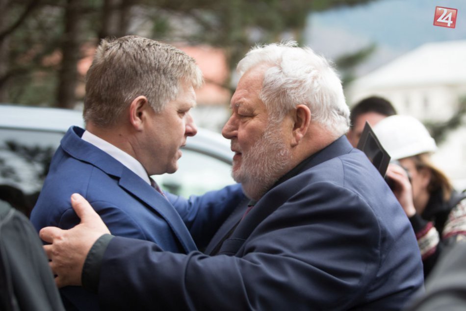 Ilustračný obrázok k článku FOTO: Fico zamieril do Podbrezovej. Počas návštevy dominovala téma zamestnanosti