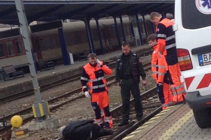 Ilustračný obrázok k článku Mimoriadna udalosť na bystrickej železnici. Mužovi sa noha zakliesnila do výhybky