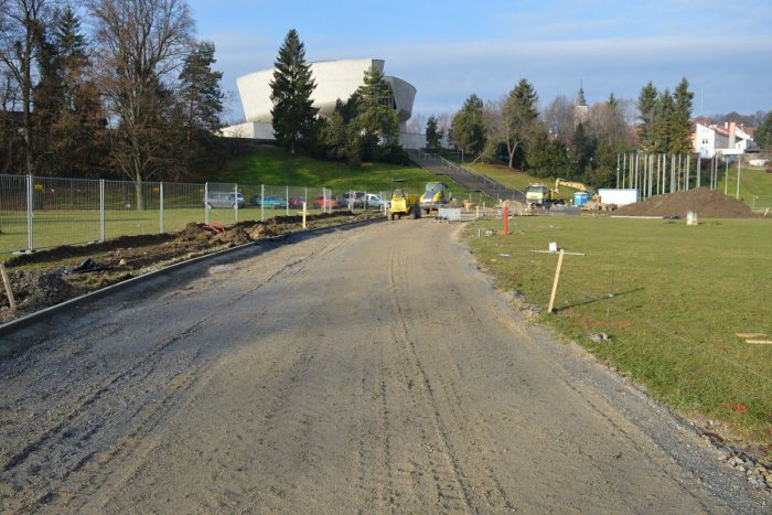 Ilustračný obrázok k článku Bystričania stále čakajú na novú korčuliarsku dráhu. Kedy budú pokračovať práce?
