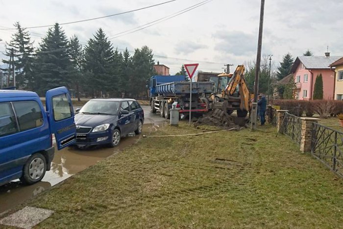 Ilustračný obrázok k článku V mestskej časti Mikuláša roztrhlo potrubie: Niekoľko domov je bez vody!