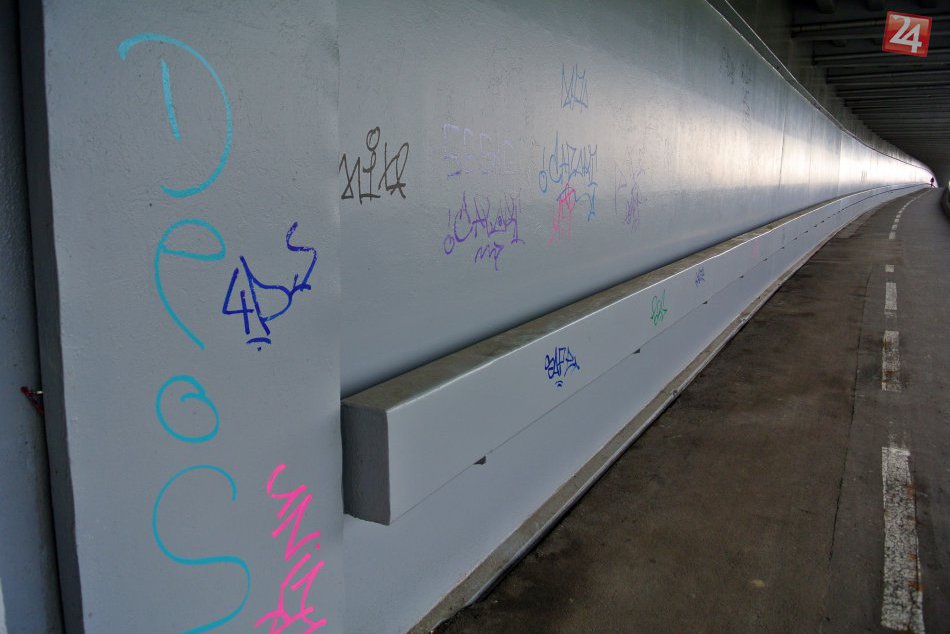 Ilustračný obrázok k článku FOTO: Nevkusné čmáranice sa na Most SNP stále vracajú