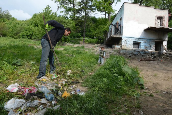 Ilustračný obrázok k článku SVET O SLOVENSKU: Zamestnaní Rómovia by priniesli tri miliardy eur!