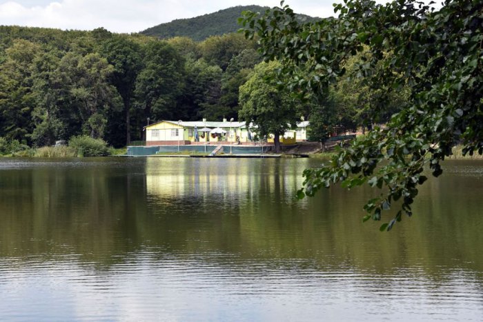 Ilustračný obrázok k článku Nezabudnuteľný jarný výlet: 5 výnimočných dedín neďaleko Košíc, ktoré musíte navštíviť