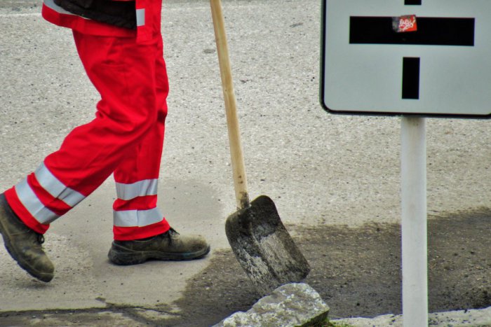 Ilustračný obrázok k článku V Mikuláši sa pracuje na cestách a chodníkoch: Kde sa pripraviť na obmedzenia?