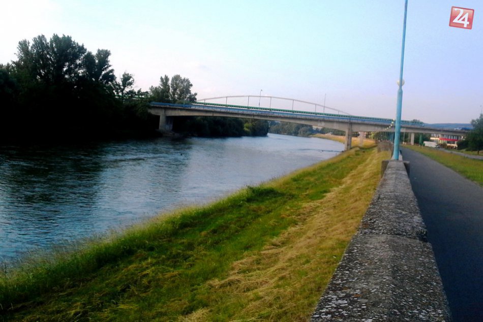 Ilustračný obrázok k článku Dráma pod cestným mostom: Záchranári ratovali topiacu sa ženu