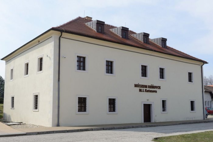 Ilustračný obrázok k článku Renesančný kaštieľ v Rišňovciach: Obec v ňom zriadila múzeum maršala Kutuzova