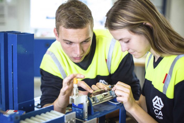 Ilustračný obrázok k článku Skvelá príležitosť pre mladých v našom regióne: Najprv štúdium, potom istý job v medzinárodnej firme!