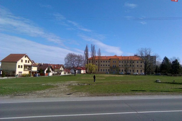 Ilustračný obrázok k článku FOTO: Ako využiť prázdne námestie v Lučenci? Názor ľudí, ktorý jasne dominoval