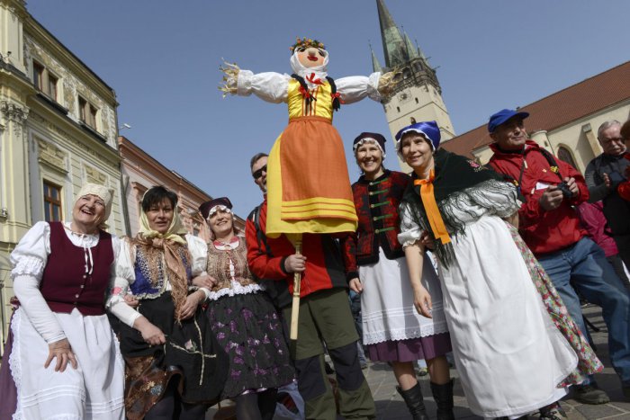 Ilustračný obrázok k článku TIPY NA VÍKEND: Čaká nás vítanie jari i tradičné veľkonočné jarmoky a trhy