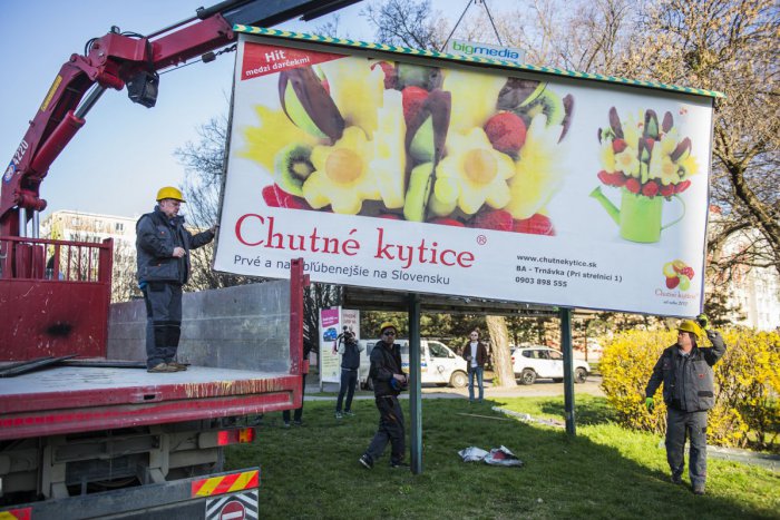 Ilustračný obrázok k článku Mesto znižuje vizuálny smog. Postupne zmiznú bilbordy zo zelených plôch