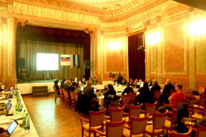 Ilustračný obrázok k článku Hlohovský parlament rozdelil dotácie v oblasti kultúry: Komu odklepli peniaze?