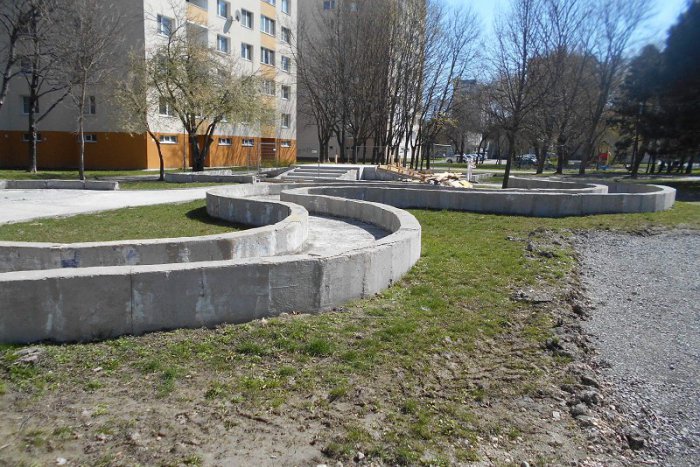 Ilustračný obrázok k článku Malých aj starších Petržalčanov poteší nový oddychový priestor