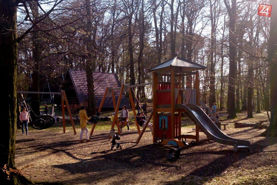 Ilustračný obrázok k článku FOTO: Na Kamzíku vyrástol „disneyland“. Rozšírenie detského ihriska vyvolalo vášnivú diskusiu