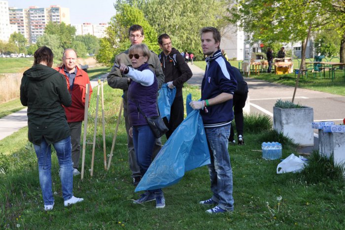 Ilustračný obrázok k článku Petržalčania budú opäť čistiť Chorvátske rameno