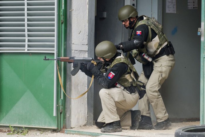 Ilustračný obrázok k článku Slovensko pošle vojenských policajtov za hranice: Pôsobiť budú v Stredozemnom mori