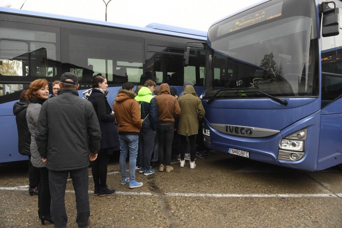 Ilustračný obrázok k článku Cesta z Považskej Bystrice do Púchova sa uzatvára: Takto budú premávať autobusy!