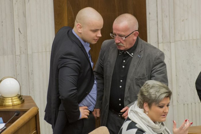 Ilustračný obrázok k článku Policajná akcia v kancelárii poslanca ĽSNS: Muži zákona zaisťujú dôkazy!