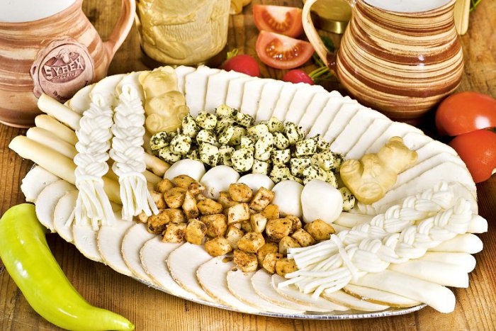 Ilustračný obrázok k článku Štýlové pohostenie pre návštevy a bez práce: Hitom sa stávajú syrové misy, FOTO