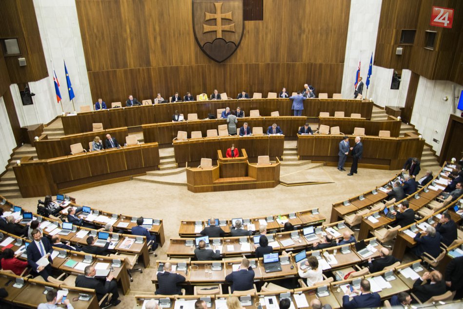 Ilustračný obrázok k článku Poslanci odmietli novelu: Lehota umožňujúca pohreb sa neskráti