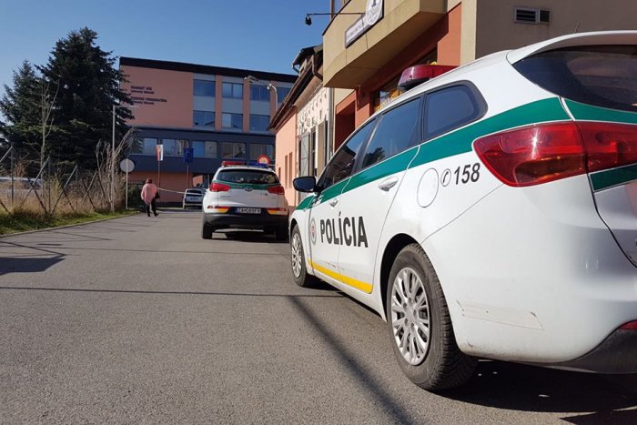 Ilustračný obrázok k článku Budovu súdu v Mikuláš prehladavaju policajti: Čo sa tam deje?