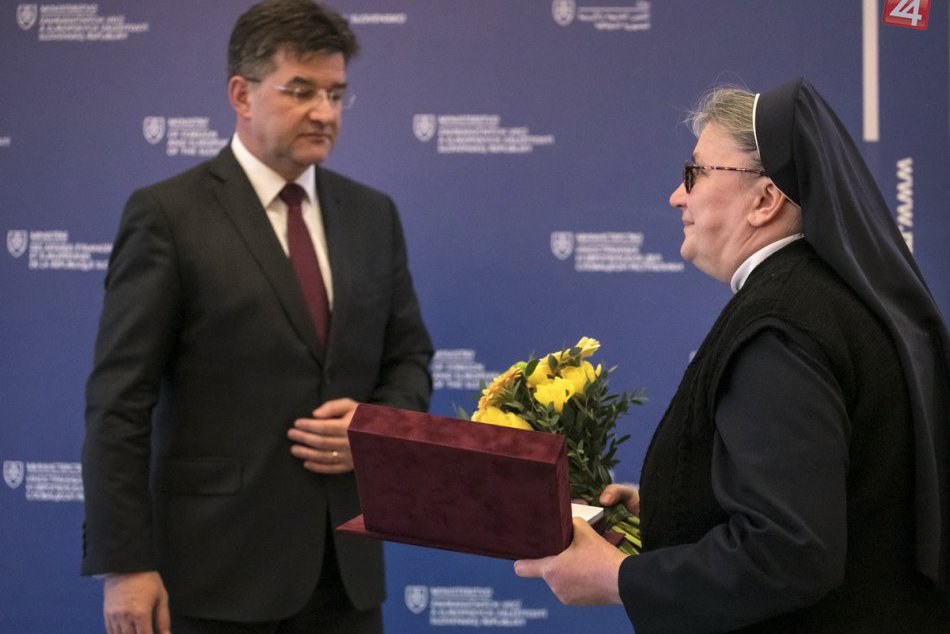 Ilustračný obrázok k článku Minister ocenil najlepších dobrovoľníkov za rok 2016: TOTO sú ich mená