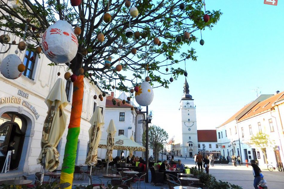 Ilustračný obrázok k článku Centrum Trnavy vo veľkonočnom šate:  Takto skrášlia naše mesto!