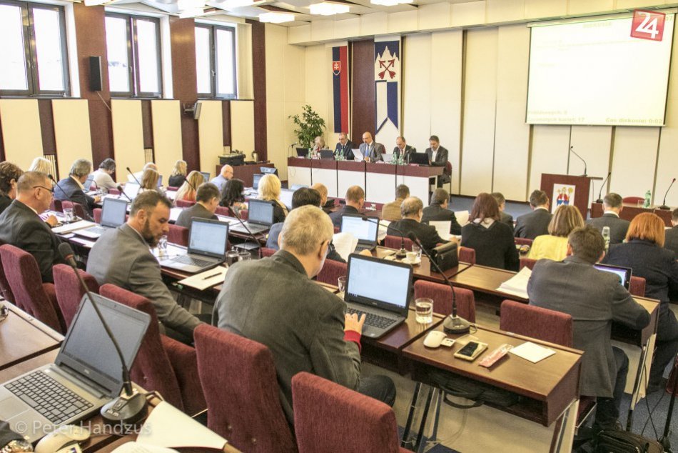 Ilustračný obrázok k článku Popradskí poslanci zasadnú do lavíc: Na programe zastupiteľstva aj miestne dane