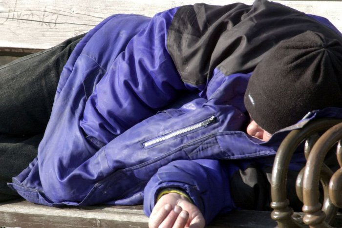 Ilustračný obrázok k článku Mimoriadne opatrenie: Zavreli čakáreň železničnej stanice, dôvodom sú bezdomovci