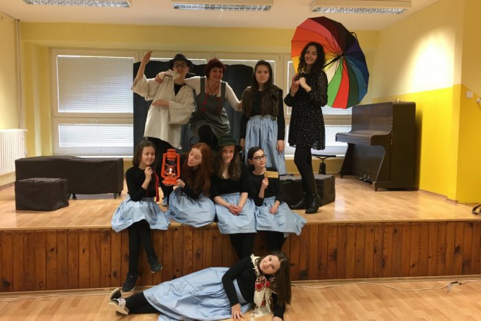 Ilustračný obrázok k článku Padali diplomy: Literárno- dramatický odbor a divadlo FIREBALL žnú úspechy