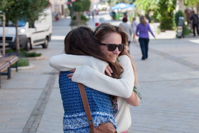 Ilustračný obrázok k článku Deň v Trenčíne môže byť krajší: Dobrovoľníci rozdávajú objatia