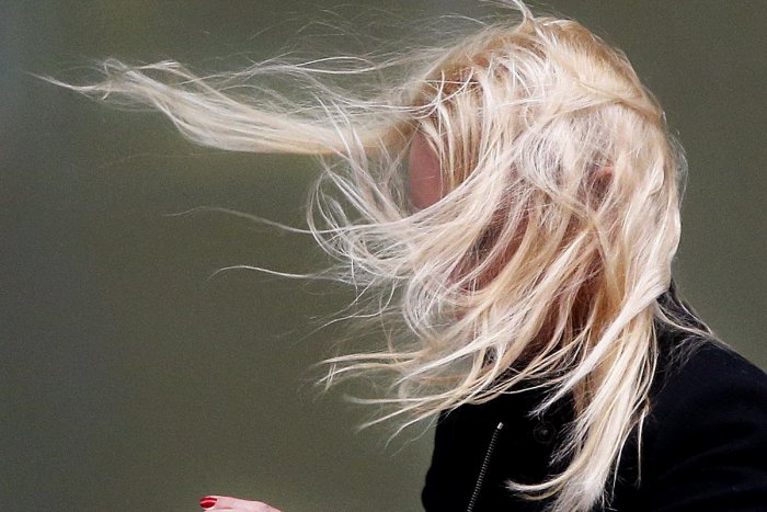 Ilustračný obrázok k článku V Rožňavskom okrese poriadne zafúka: Na tento deň platí výstraha II. stupňa!