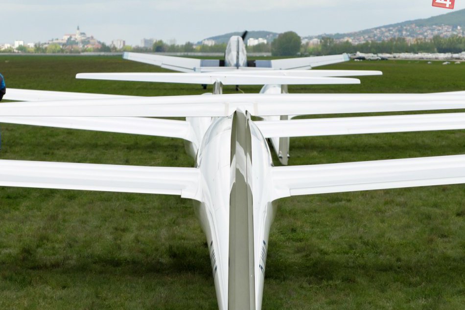 Ilustračný obrázok k článku Plachtárske majstrovstvá Slovenska juniorov v Nitre: Medzi súperkami aj dve baby