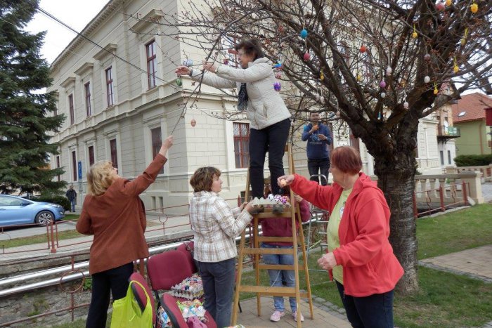 Ilustračný obrázok k článku Skvelý nápad z Dobšinej: Vyzbierali skoro 400 kraslíc. Aha, kde skončili, FOTO