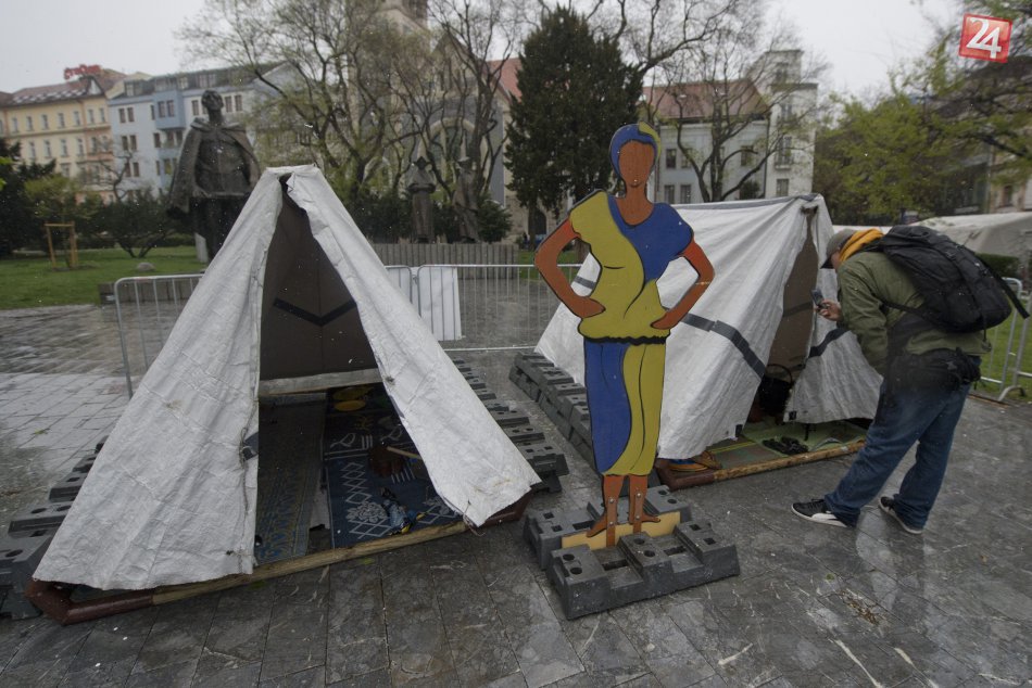 Ilustračný obrázok k článku Lekári bez hraníc otvorili poľnú nemocnicu v centre Bratislavy