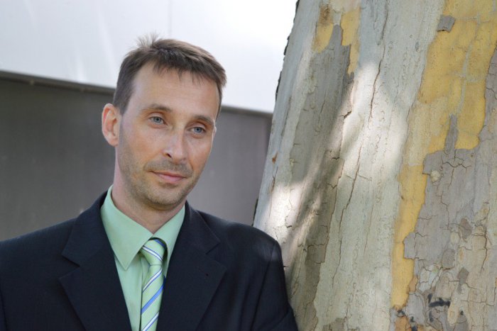 Ilustračný obrázok k článku O Leopoldove vyšlo mnoho kníh: Rozhovor s Jurajom Hladkým, autorom viacerých z nich